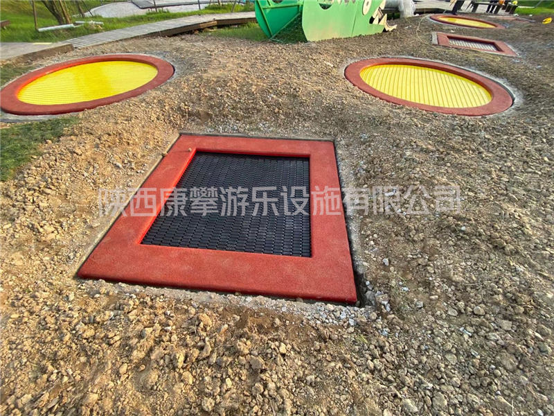 戶外長(zhǎng)方形矩形地面蹦床造型