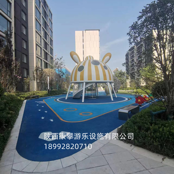 戶外游樂設備