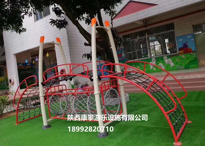 兒童攀爬網(wǎng)設施