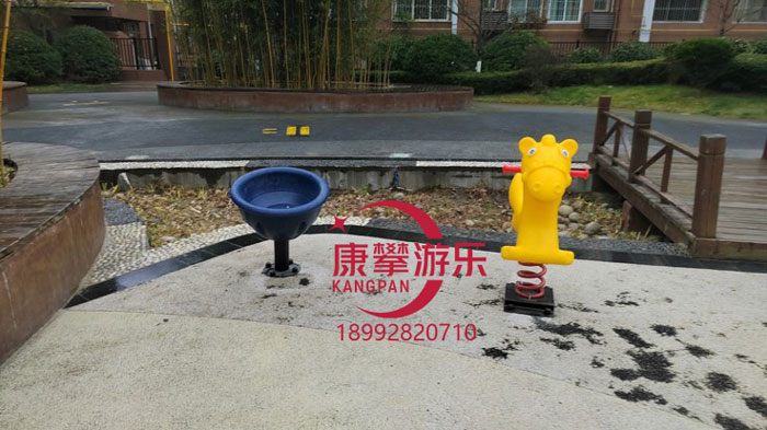 戶(hù)外塑料搖搖樂(lè)